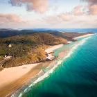 Fraser Island dingos strand